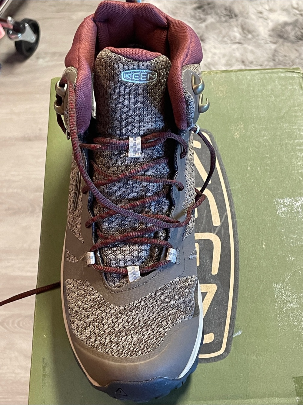 KEEN Men's Gray and Burgundy Knit Hiking Boot